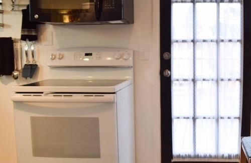North End Cottage | Two Bedroom Cottage In the Heart of Proctor Neighborhood