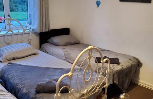 Haverfordwest Apartment | Two bedroom flat in beautiful pembrokeshire!
