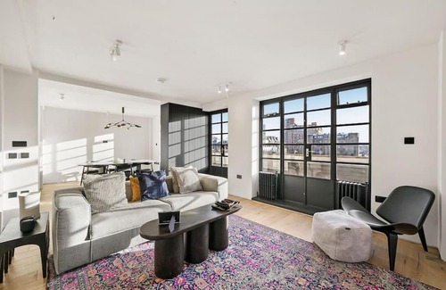 Queen's Gate Apartment | Two Bedroom Flat in Kensington