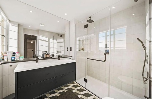 Queen's Gate Apartment | Two Bedroom Flat in Kensington