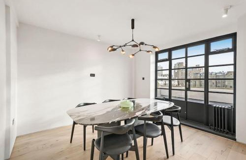 Queen's Gate Apartment | Two Bedroom Flat in Kensington