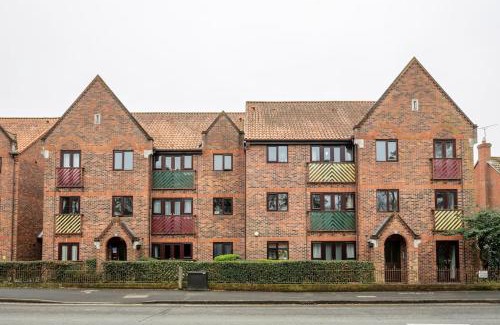 Colchester Apartment | Two bedroom flat near Colchester Hospital with free parking and internet
