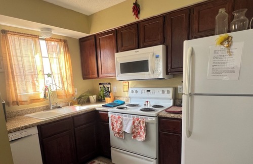 Lawrence Condo | Two Bedroom Fully Equipped Condo 5 Minutes from Campus