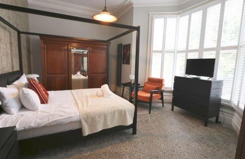 Clifton Apartment | Two bedroom ground floor flat in Clifton Village