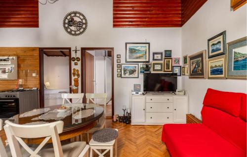 Trosmarija House | Two-Bedroom Holiday Home In Trosmarija