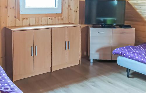 gmina Bedzino House | Two-Bedroom Holiday Home In Podamirowo
