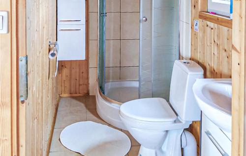 gmina Bedzino House | Two-Bedroom Holiday Home In Podamirowo