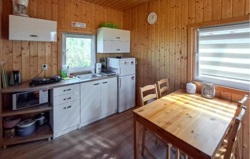 gmina Bedzino House | Two-Bedroom Holiday Home In Podamirowo