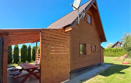 gmina Bedzino House | Two-Bedroom Holiday Home In Podamirowo