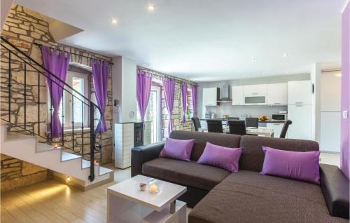 Rebici House | Two-Bedroom Holiday Home With A Fireplace In Barban