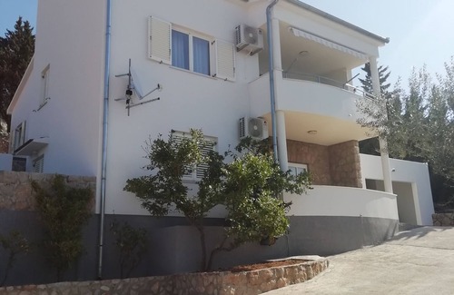 Starigrad Apartment | Two bedroom apartment with terrace and sea view Starigrad, Paklenica (A-12939-a)