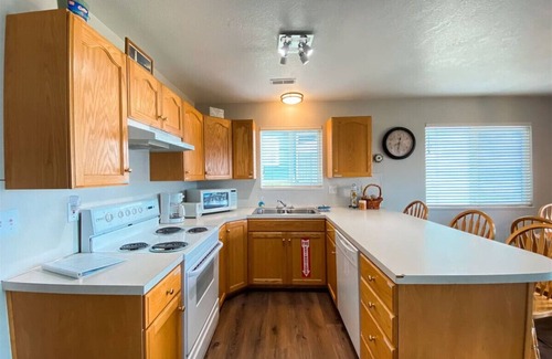 Harbor Village Condo | Two-Bedroom Lake View Condo 918 # 4, beautiful views