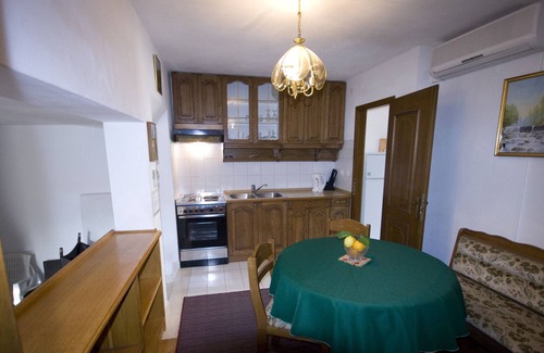 Medvinjak Apartment | Two-bedroom Penthouse Apartment With Balcony and Sea View