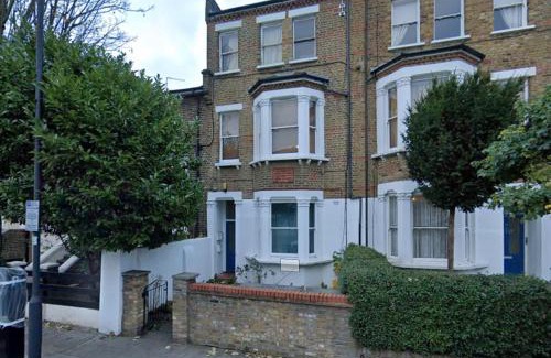 Askew Apartment | Two Bedroom Shepherds Bush Apartment