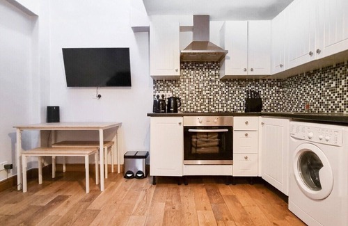 Mildmay Apartment | Two Bedroom Spiral Staircase