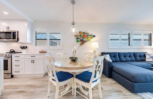 Sanibel Condo | Two-bedroom top floor coastal themed with an awesome panoramic view.