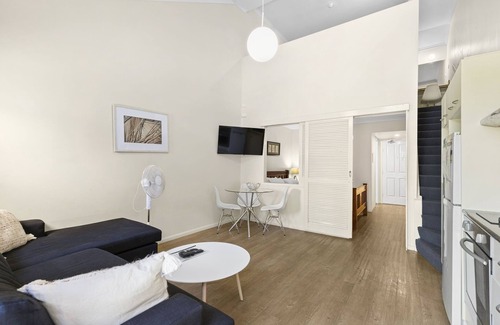 Kangaroo Point Apartment | Two Bedroom, Two Bathroom Loft Style - Free Wifi & Parking