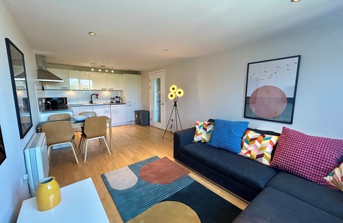Latchmere Apartment | Two Bedroom Two Bathroom Apartment in Wandsworth
