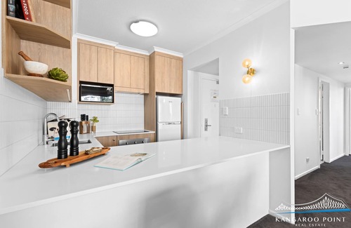 Kangaroo Point Apartment | Two Bedroom Unit on The River