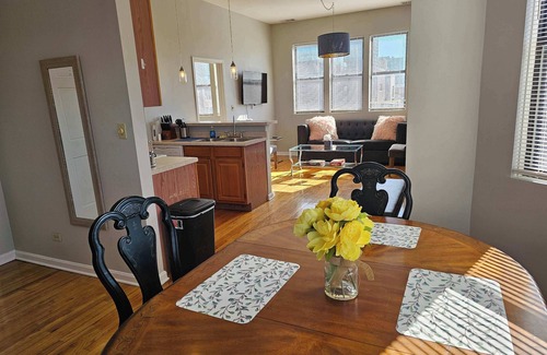 West Town Apartment | Two Bedroom West Loop