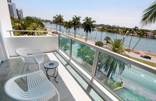 Mid Beach Apartment | Two bedroom with Pool next to the Ocean -