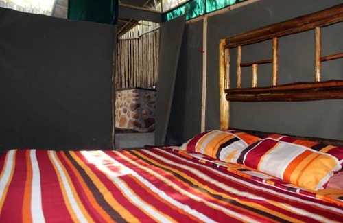 Thorny Bush Game Reserve Cabin | Two Bedroomed Bush-tent on the Klaserie River, with free lion - hyena sounds