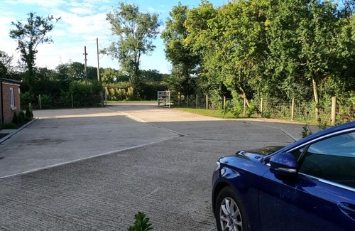 Malmesbury Apartment | Two Birds Weekly Stay