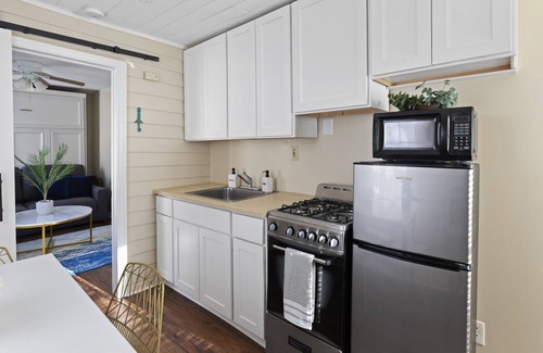 Wildwood Apartment | Two Blocks from Beach/ Boardwalk- adorable newly renovated studio