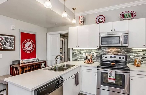 Tuscaloosa Condo | Two Blocks from Bryant-Denny Stadium @ Twelve!