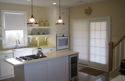 Avon House | Two blocks from the beach, a timeless "Bay Header" close to the downtown shops