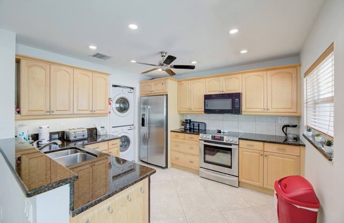 Coral Ridge House | Two BR Townhouse at 1 mile from the beach