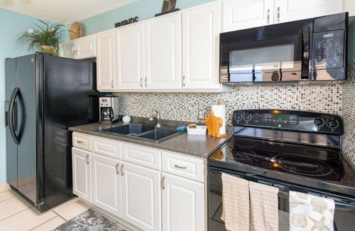 Waikiki Condo | Two Cozy Tropical Retreats Just Steps from Waikiki Beach!