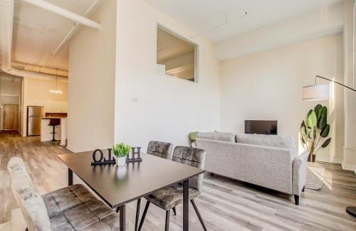 Mile Square Apartment | TWO CozySuites Apartment with Skybridge Access #3