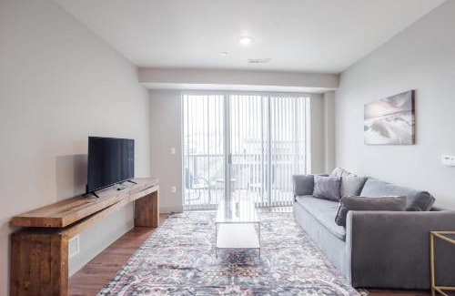 Central Business District Apartment | TWO CozySuites at the Banks with Pool 18