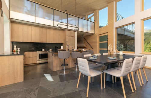 Blue River House | Two Dancing Trees: Modern Luxury w/Mountain Views