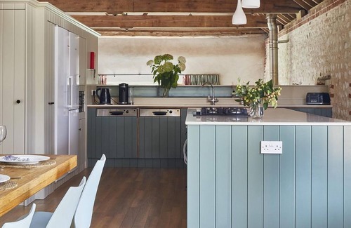 North Barsham House | Two double beds, two kingsize beds, two zip/link kingsize beds that can each be two singles, two sin