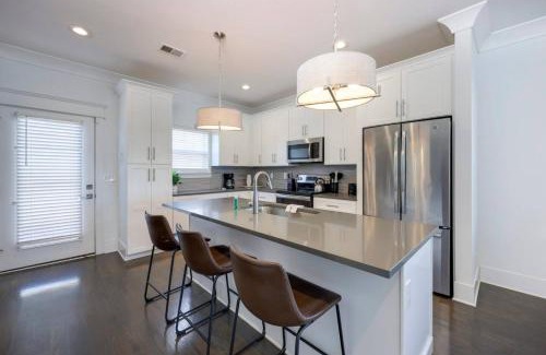 Charlotte Park House | Two Elegant Townhomes Perfect for Large Groups