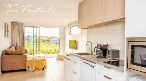 Lake Tekapo House | Two Fantails - Mountain Views