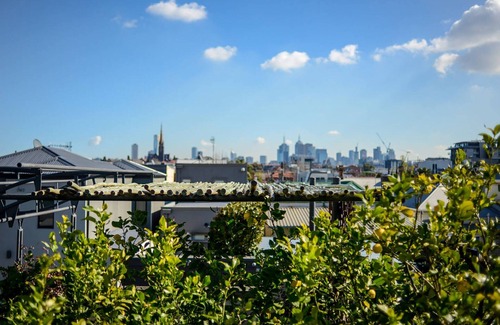 Richmond House | TWO FIVE ZERO Modern 4BR 5beds + cityviews + lockup garage + MCG/CBD/AustOpen
