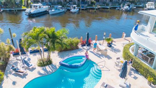 Coral Ridge Apartment | Two-floor Suite Heated pool Dock Access Quiet Neighborhood SaltAire One RESlDENCES