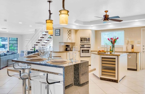 Coral Ridge Apartment | Two-floor Suite Heated Pool Dock Access Quiet Neighborhood Saltaire One Resldences