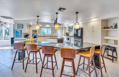 Coral Ridge Condo | Two-floor Suite | Heated pool | Dock Access | Quiet Neighborhood | SaltAire One | RESlDENCES