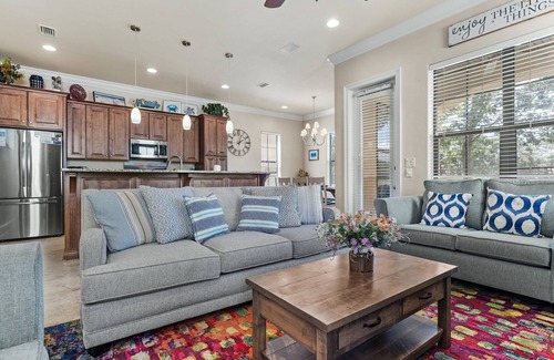 Villa Lago House | Two Golf Carts ~ Near Golf Course ~ Community Pool