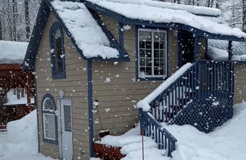 Valdez House | Two Homes with Hot Tub