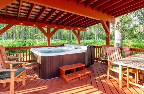 Valdez House | Two Homes with Hot Tub