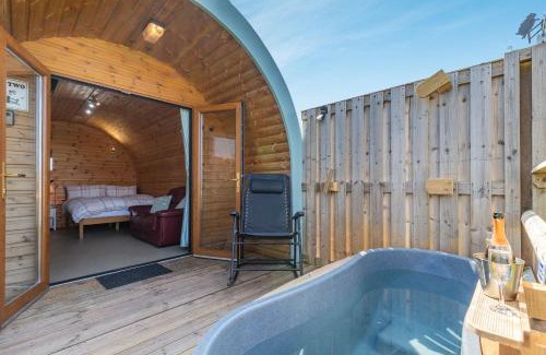 Oakenholt House | Two Hoots