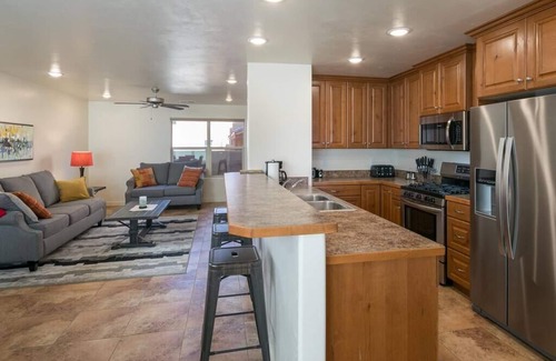 Moab South Valley House | Two King Suites, Pools ,Hot Tub, Mountain and Rim Views, Secure Bike storage