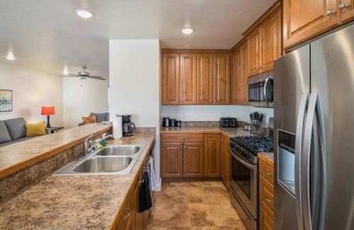 Moab South Valley House | Two King Suites, Pools ,Hot Tub, Mountain and Rim Views, Secure Bike storage