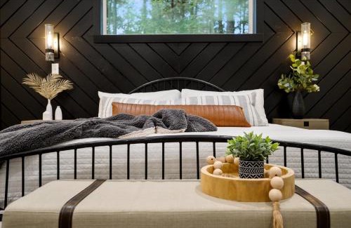 Pickens House | Two Knights Luxury Cabin