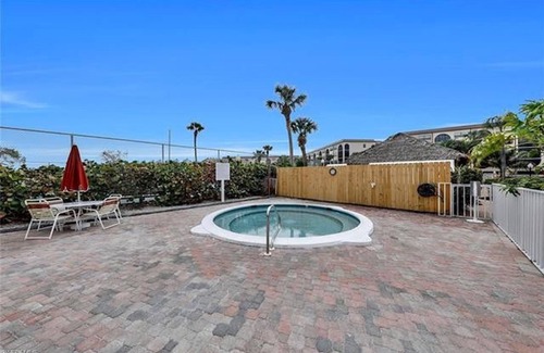 Marco Island Condo | Two-level, 2BA, sleeps 5, covered parking, pools and tennis & water access